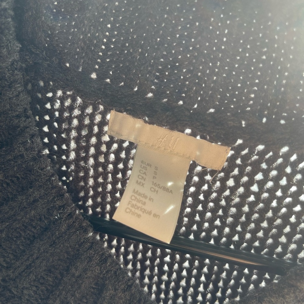 H&M Sweater - Picture 4 of 4